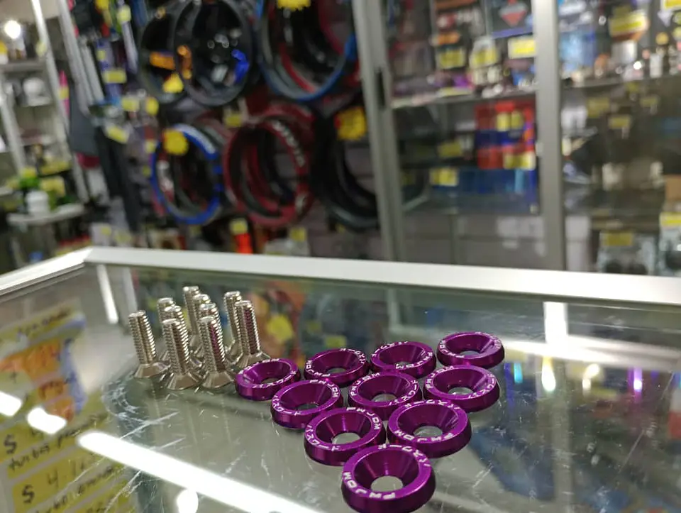 Set de 10 tornillos o pernos con 10 arandelas M6 de aluminio 12