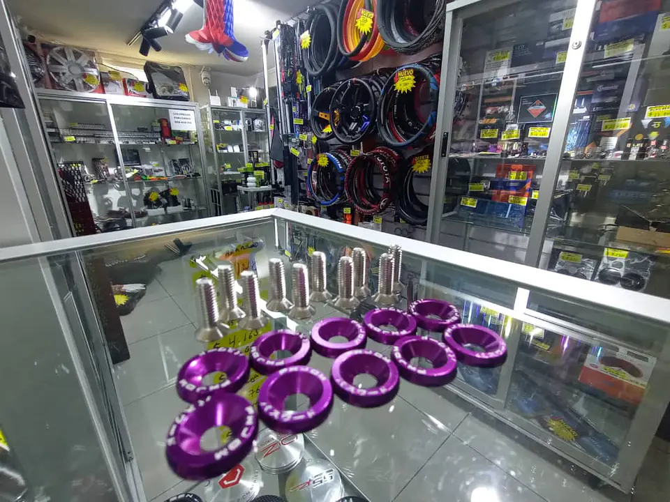 Set de 10 tornillos o pernos con 10 arandelas M6 de aluminio 15