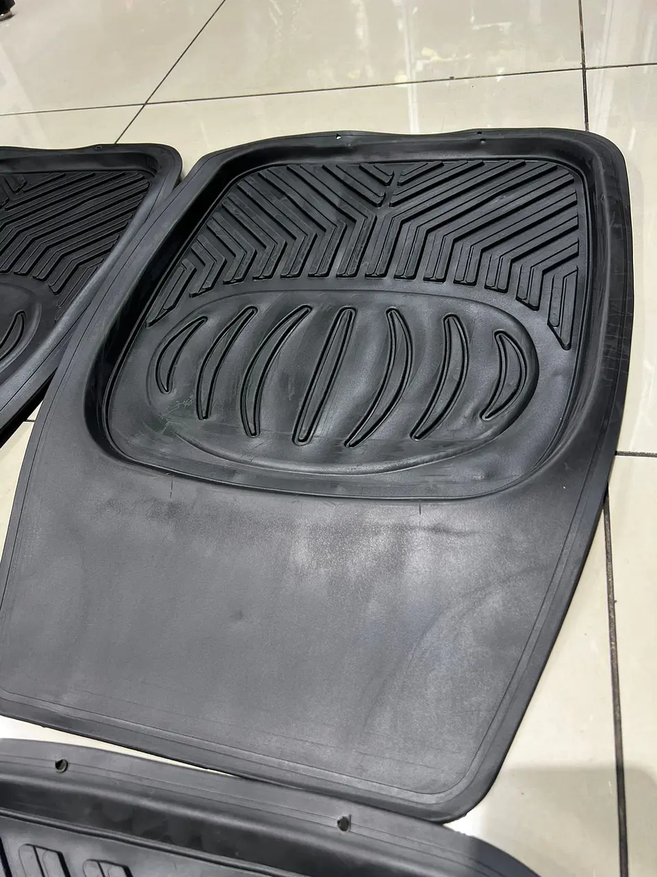 Alfombras tapetes pisos de auto bandeja goma negro 4