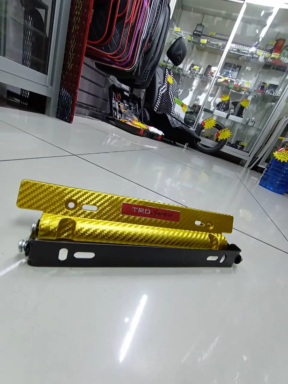 Porta placa patente fibra de carbono - dorada amarillo TRD 1