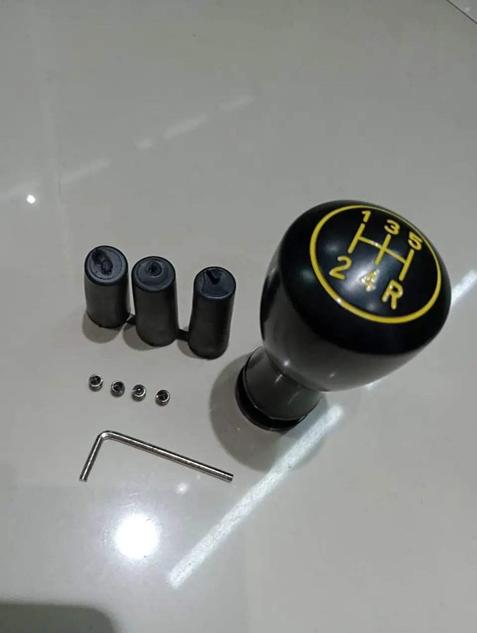 Pomo perilla metálico aluminio, 5 vel. reversa 6ta - Negro 3