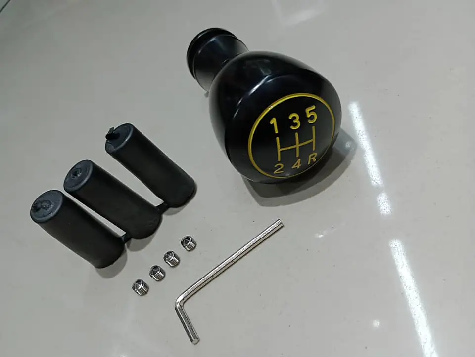 Pomo perilla metálico aluminio, 5 vel. reversa 6ta - Negro 2