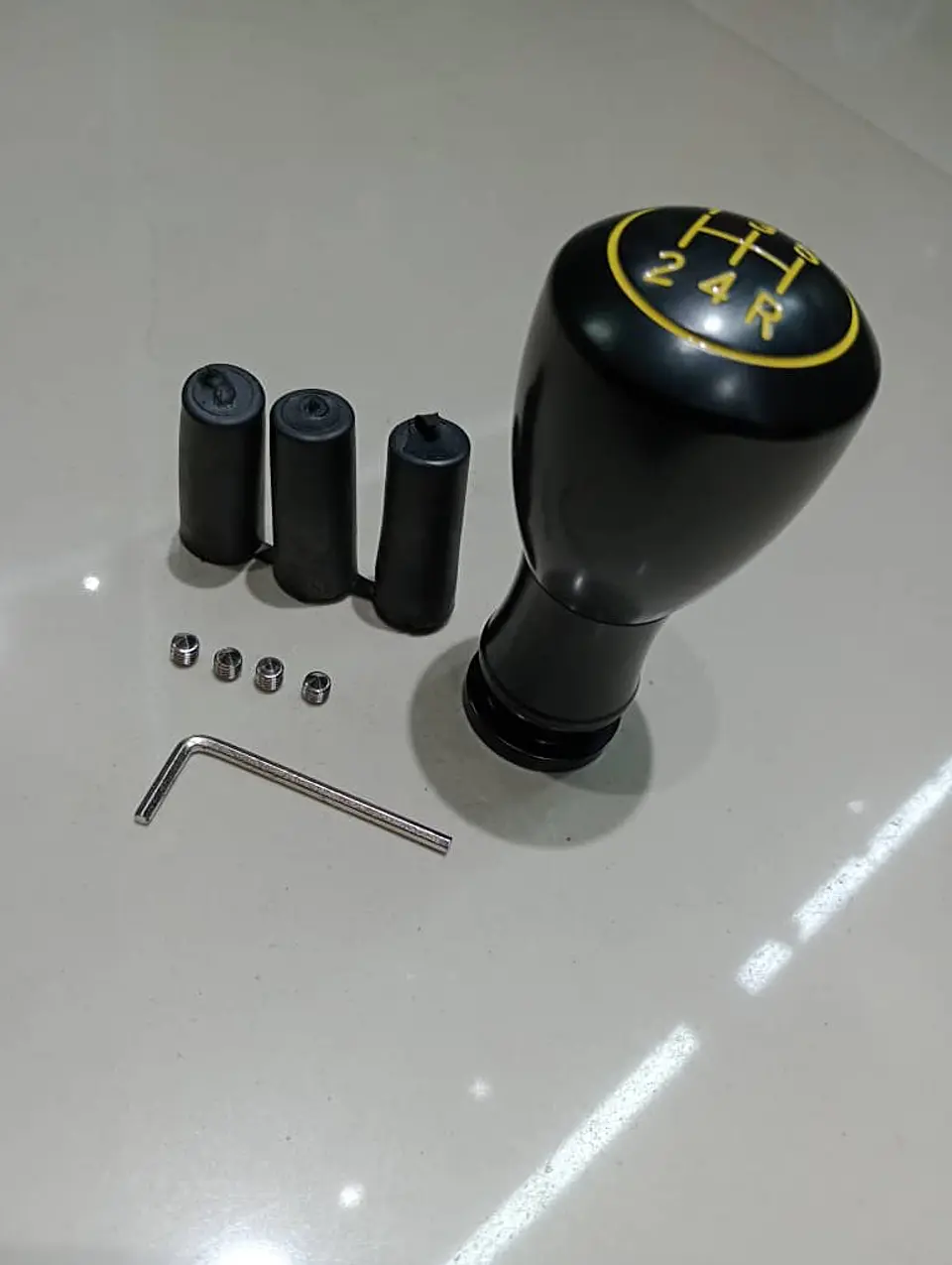 Pomo perilla metálico aluminio, 5 vel. reversa 6ta - Negro 11