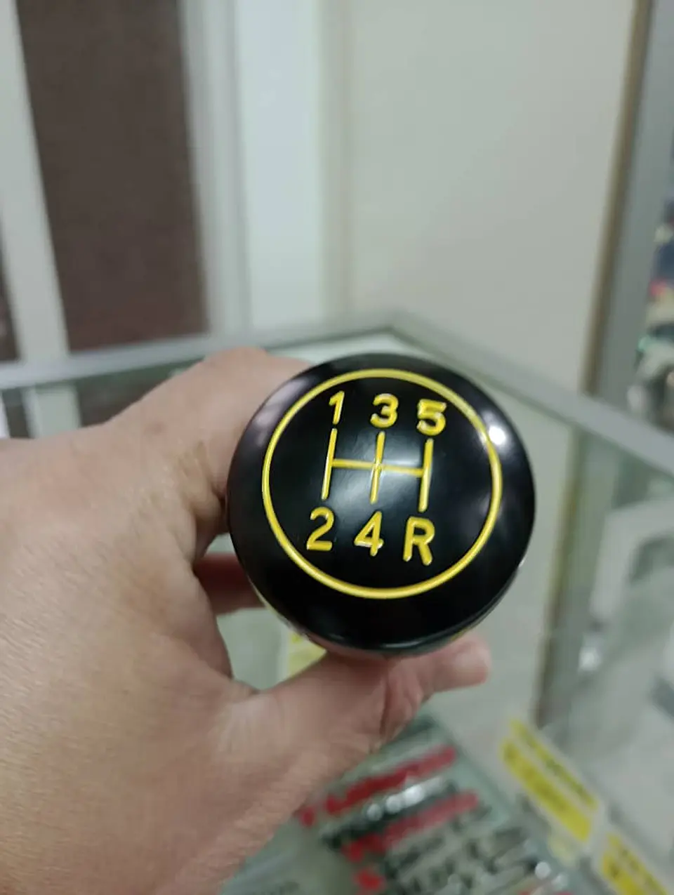 Pomo perilla metálico aluminio, 5 vel. reversa 6ta - Negro 1