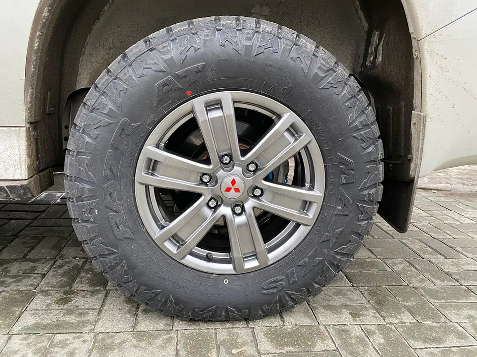Set X4 Tapa centro de Llantas de autos Mitsubishi 7