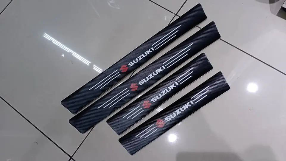Set De 4 zócalos Para Las Cuatro Puertas del auto Suzuki 4