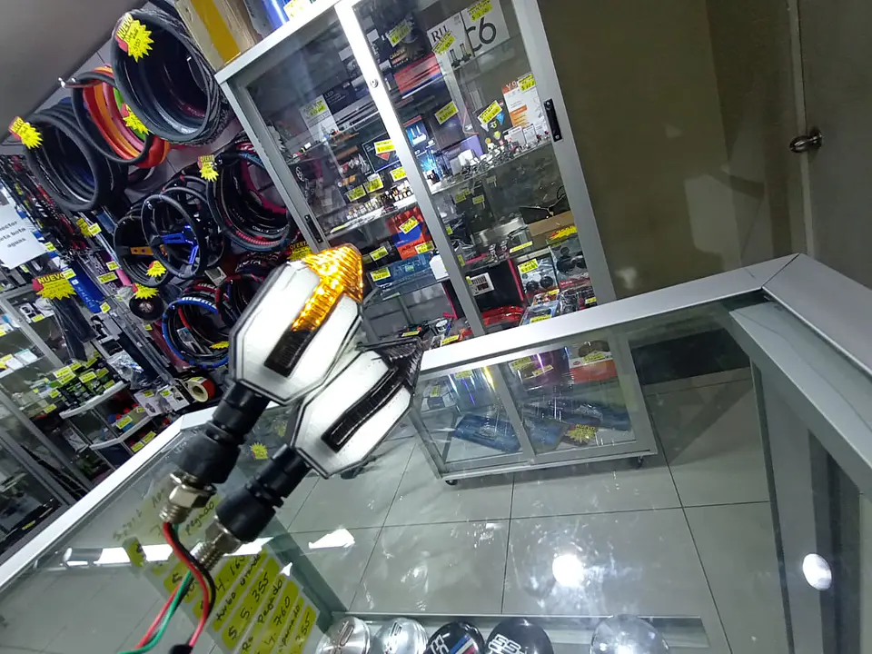 X2 Set Luz intermitente ideal para moto, modelo Duo Color, Disponible 1