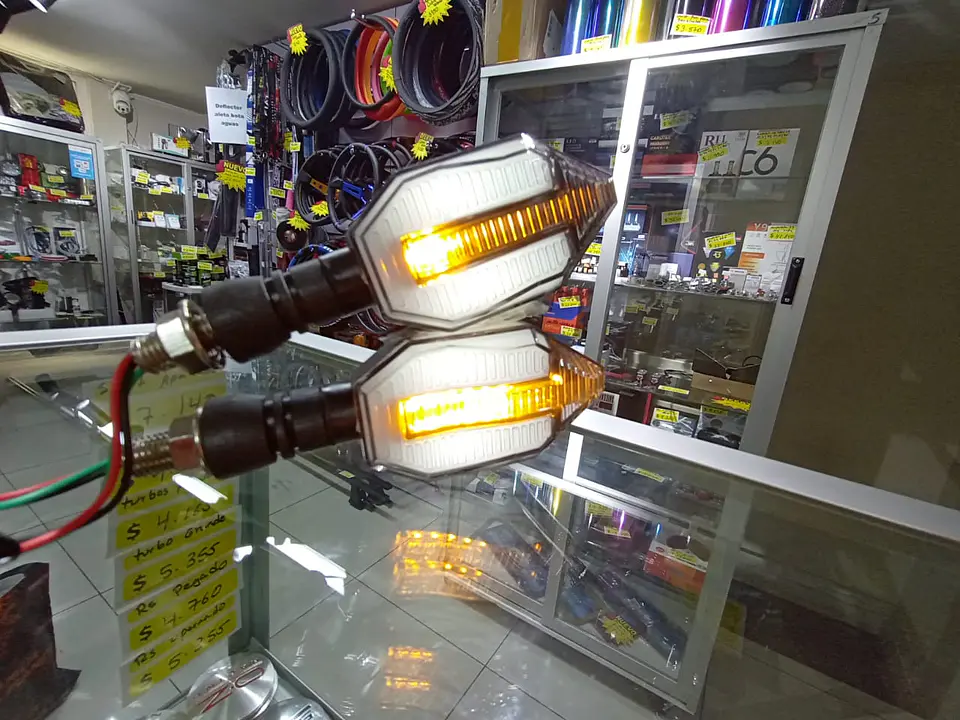 X2 Set Luz intermitente ideal para moto, modelo Duo Color, Disponible 10