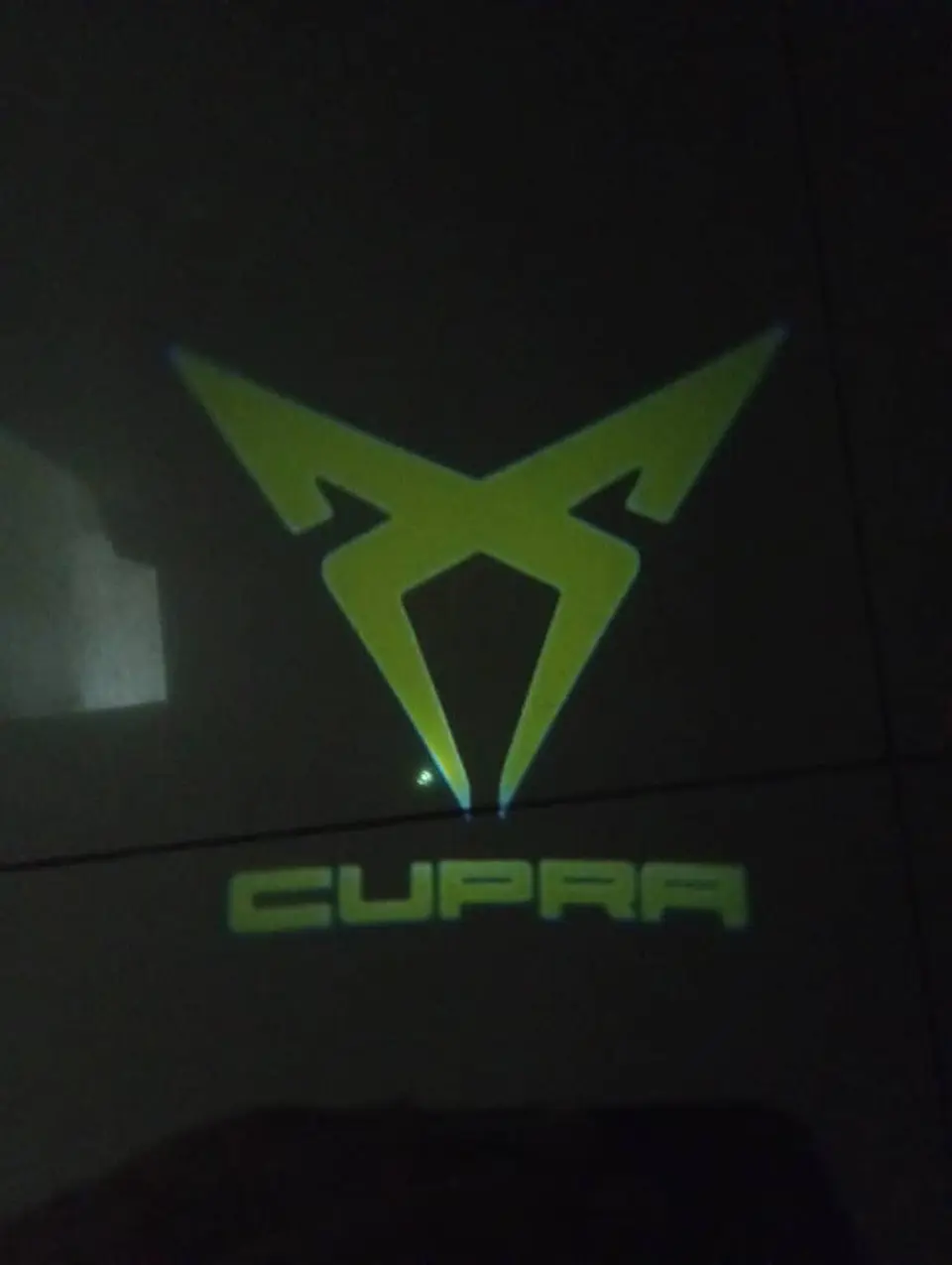 X2 luces LED cortesía para puertas - Cupra logo amarillo 2
