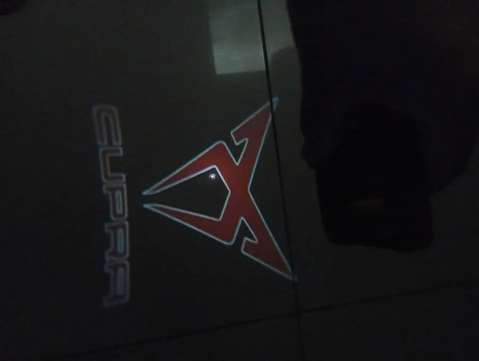 X2 luces LED cortesía para puertas - Cupra logo rojo 4