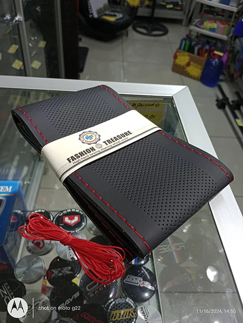 Forro volante cosido hilo Rojo cuero liso