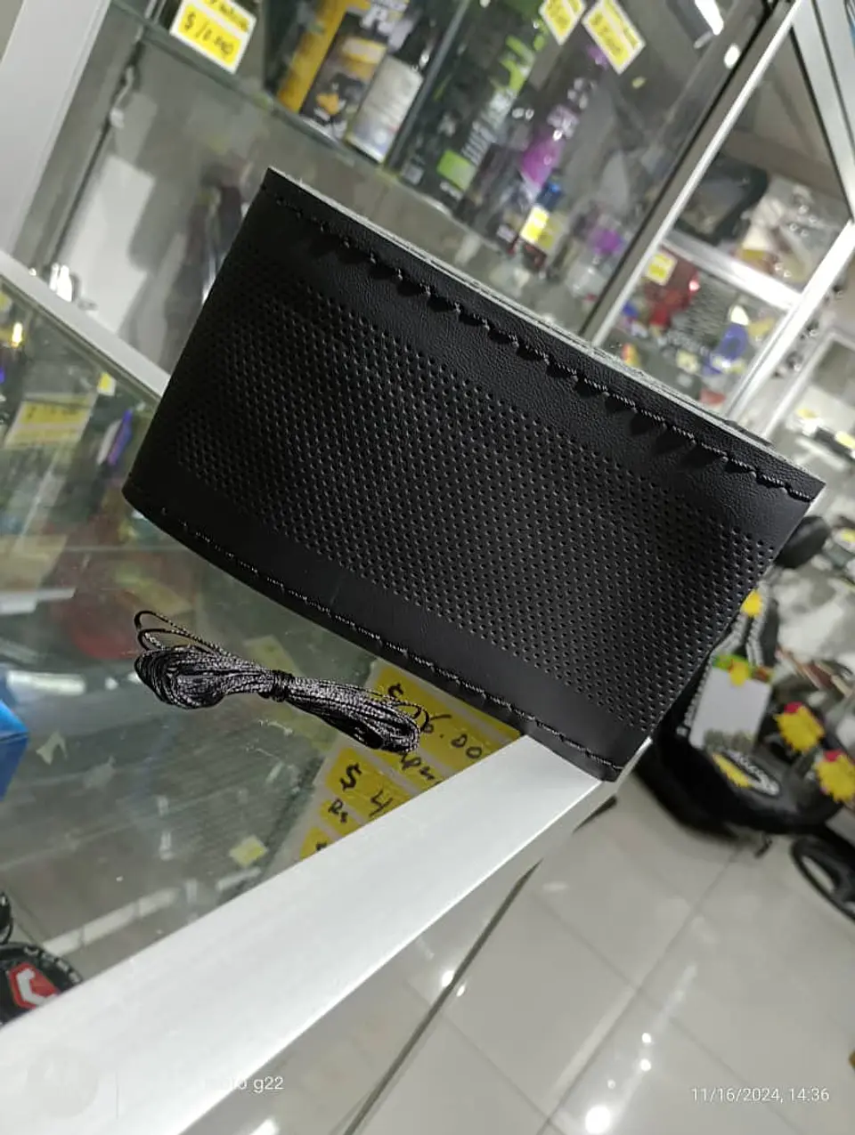 Forro volante cosido hilo Negro cuero liso 5