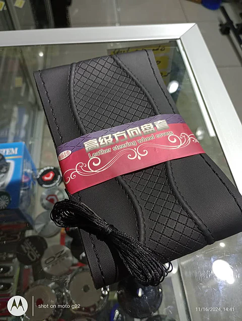 Forro volante cosido hilo Negro diseño cuadros