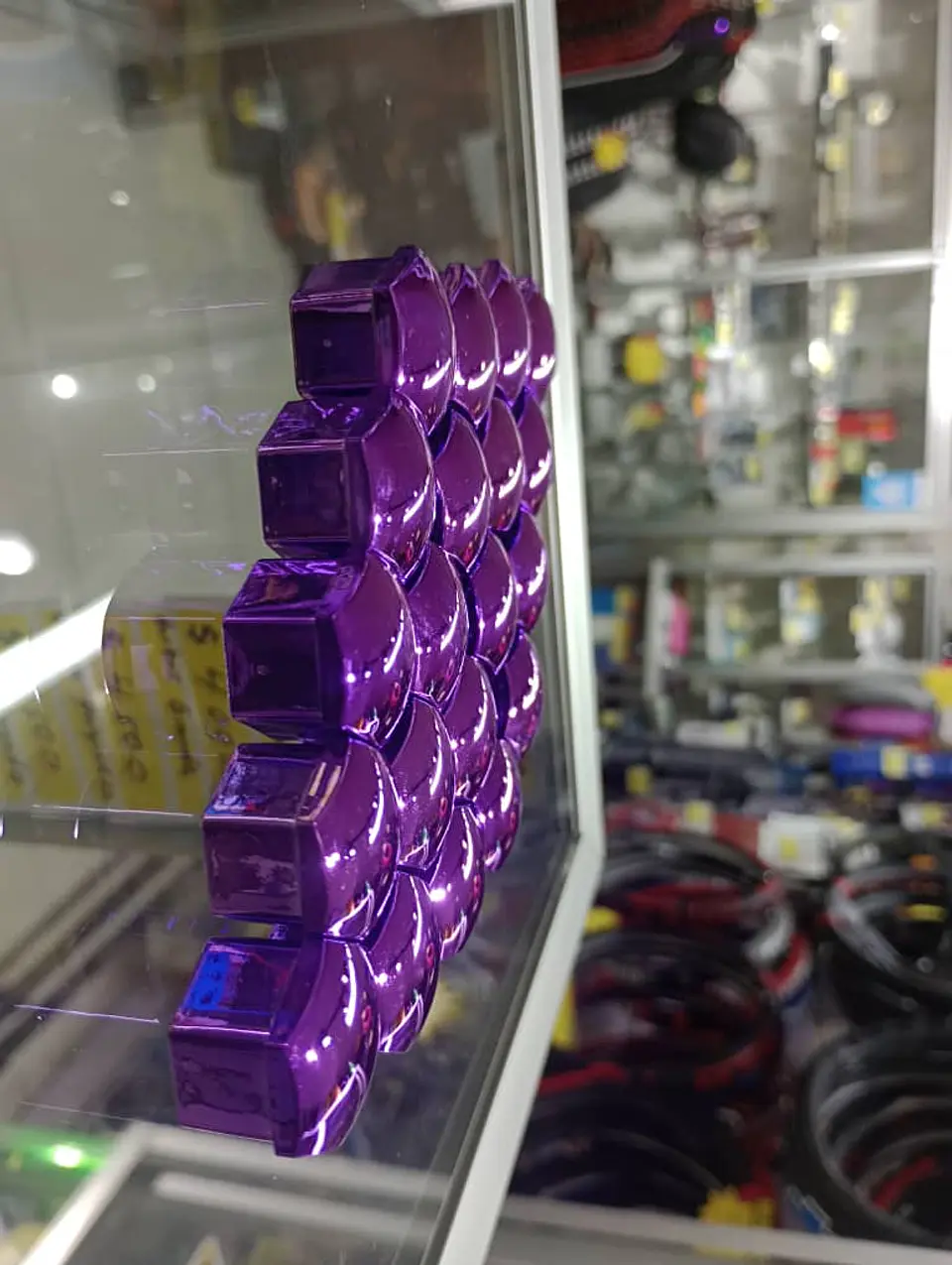 Cubierta de tuercas de neumáticos de auto, a prueba de polvo violeta 2