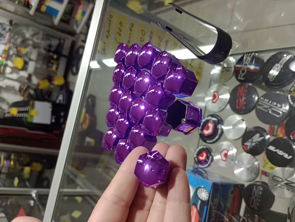 Cubierta de tuercas de neumáticos de auto, a prueba de polvo violeta 5