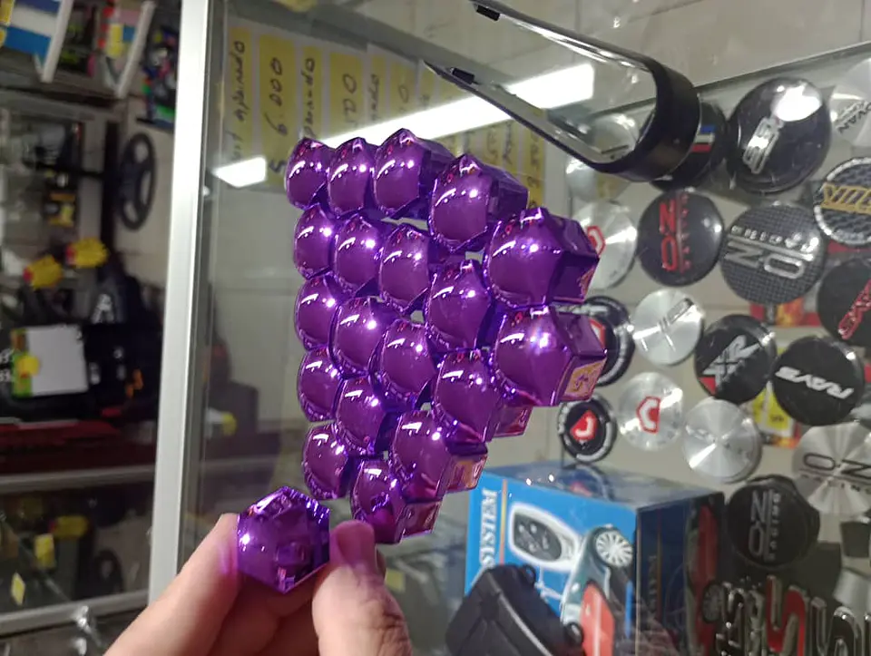 Cubierta de tuercas de neumáticos de auto, a prueba de polvo violeta 7