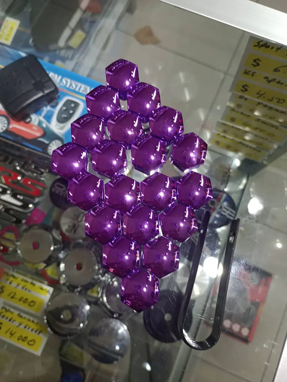 Cubierta de tuercas de neumáticos de auto, a prueba de polvo violeta 9