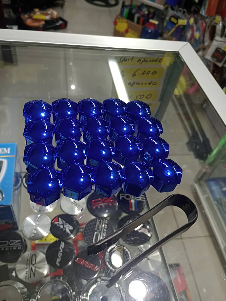 Cubierta de tuercas de neumáticos de auto, a prueba de polvo azul 2