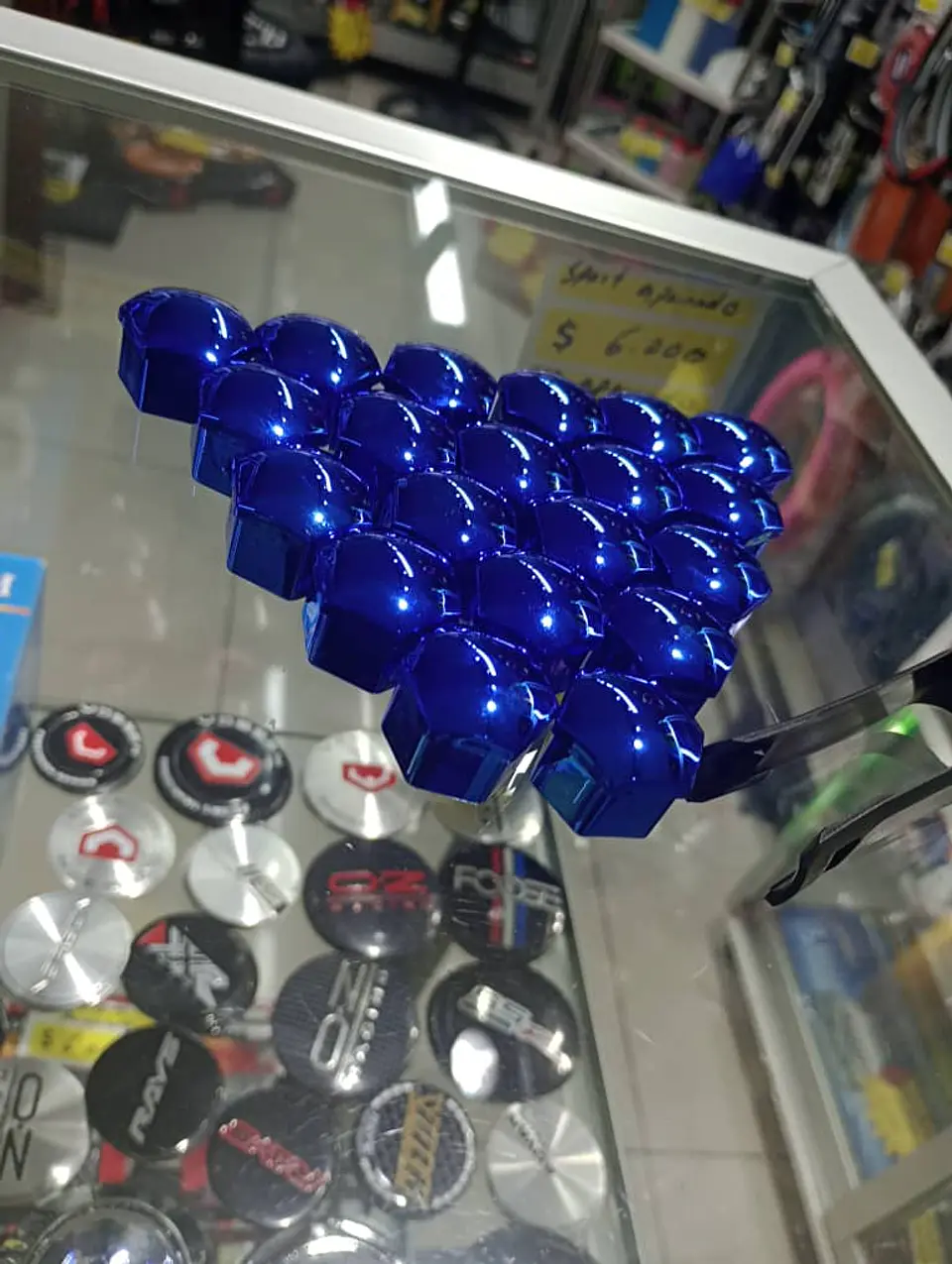 Cubierta de tuercas de neumáticos de auto, a prueba de polvo azul 6