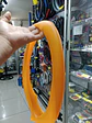 Funda cubre Volante de silicona para autos elastico color naranja - Miniatura 3