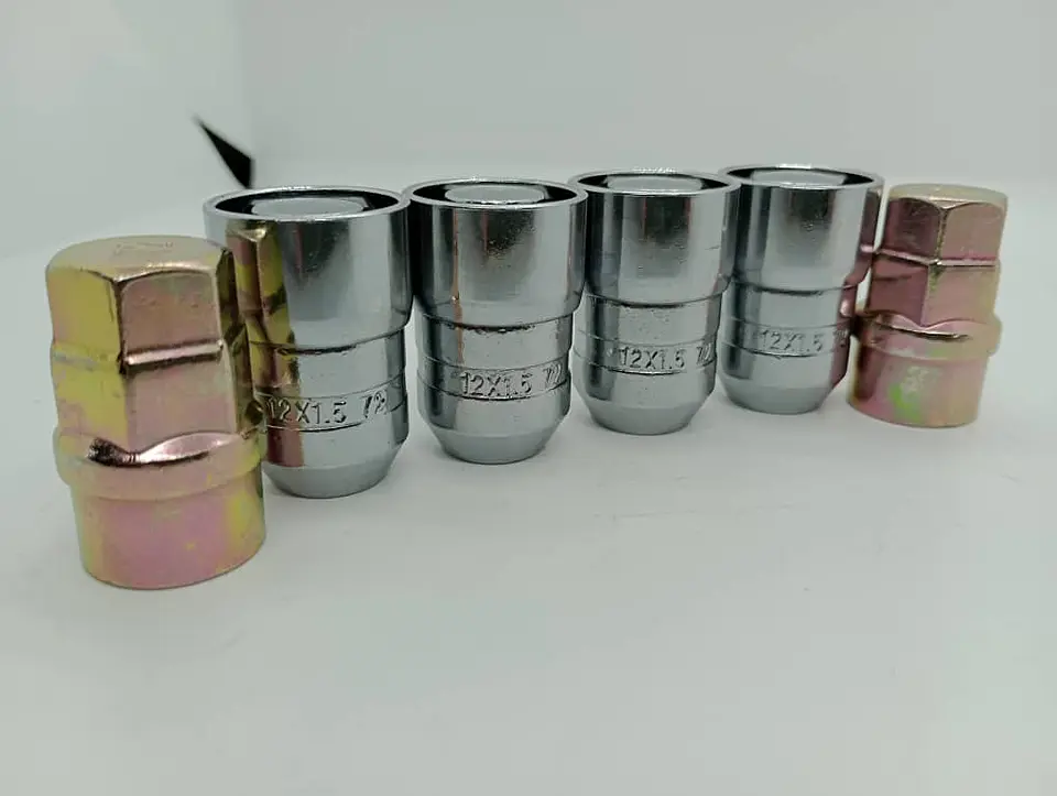 Juego 4 tuercas de seguridad con 2 llaves M12x1.25 - Plata 2