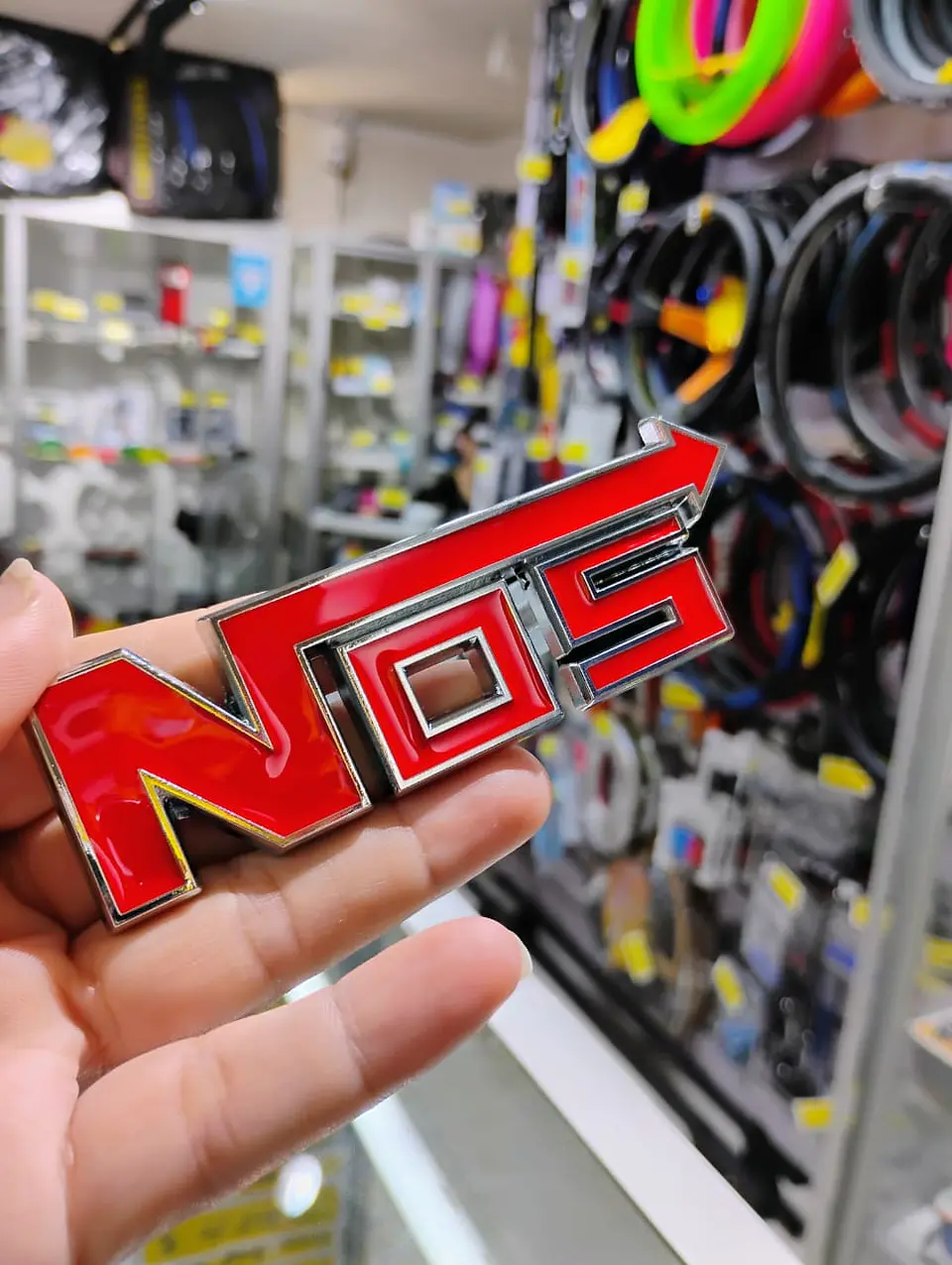 Emblema de metal NOS apernado para parrillas de autos universal 4