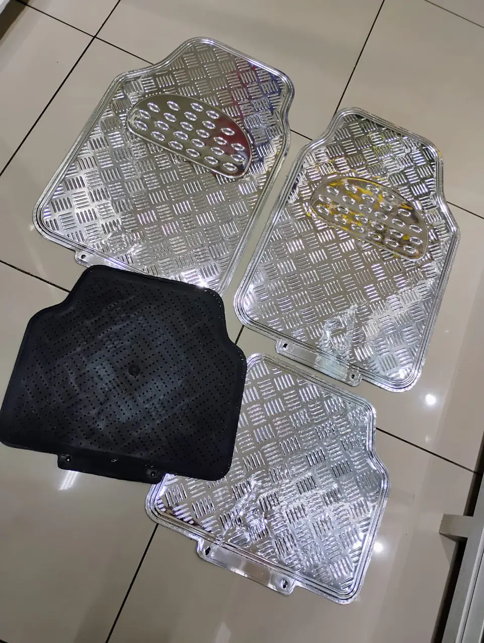 Alfombras pisos de auto diseño metálico plateado plata 3