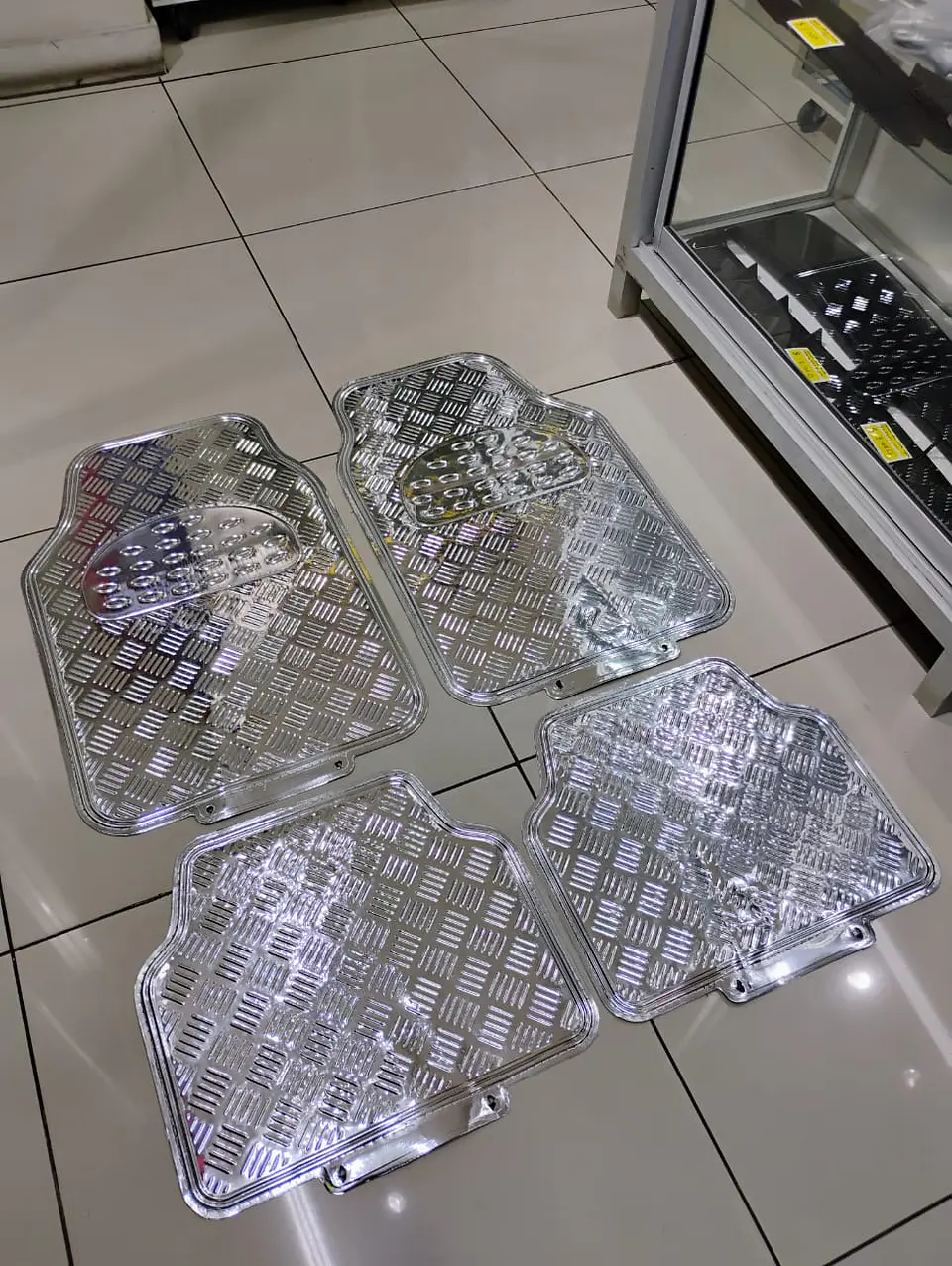 Alfombras pisos de auto diseño metálico plateado plata 9