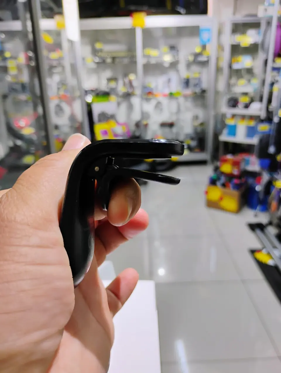 Soporte para Celular Smartphone Magnético con clip para rejilla 11