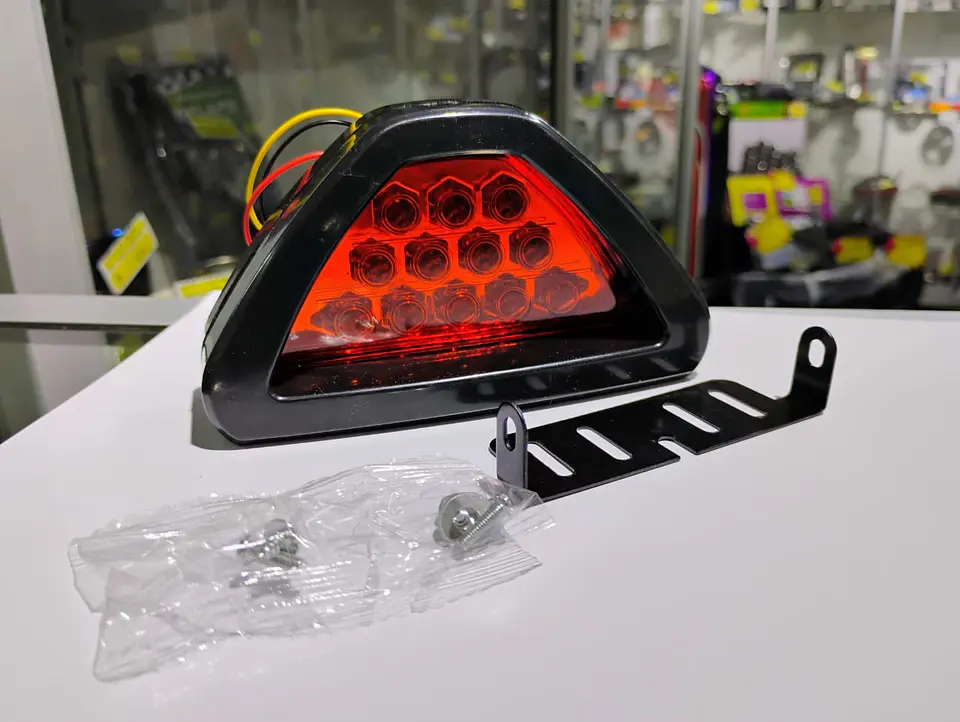 Luz de señal de freno tipo F1, luz trasera tercer stop 12 LED 18