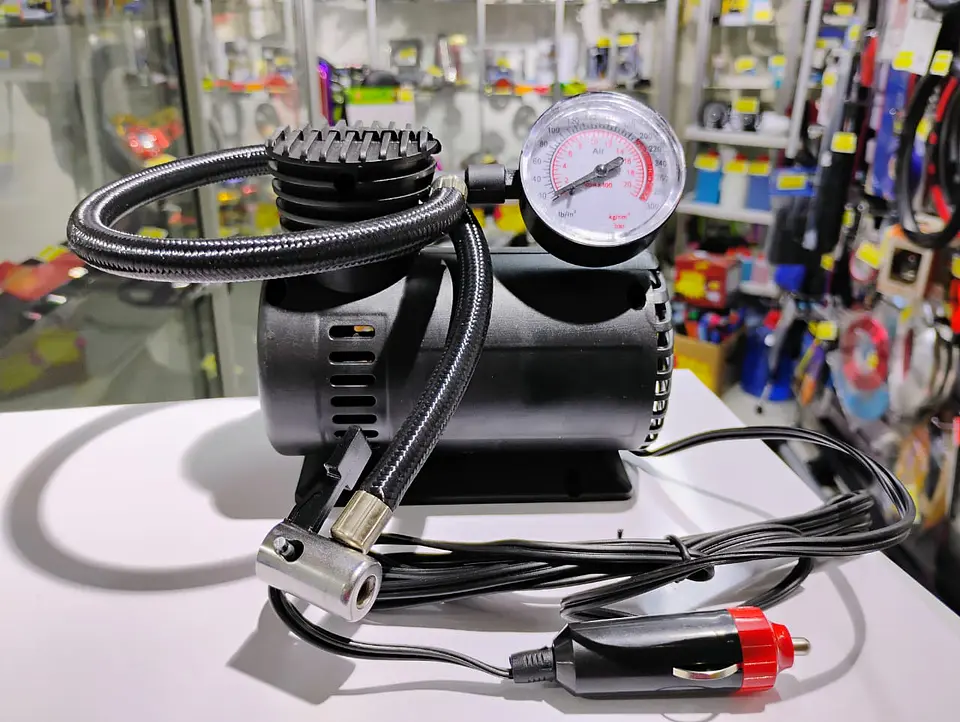 Mini compresor inflador de neumáticos portatil 2