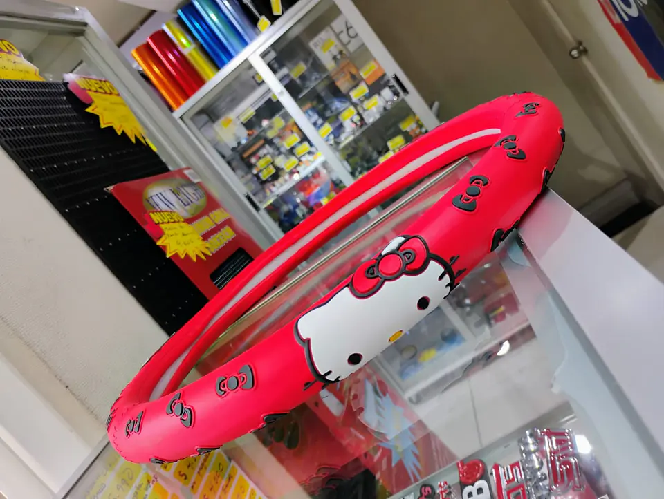 Forro cubre volantes de autos de goma anti-resbalante hello Kitty rojo 3