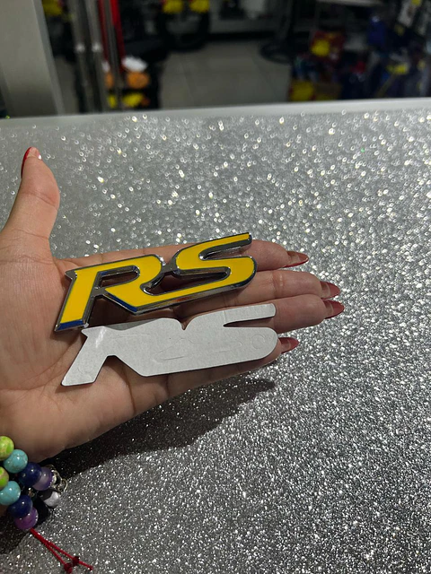Emblema pegatina - adhesivo metálico RS camionetas SUV amarillo con