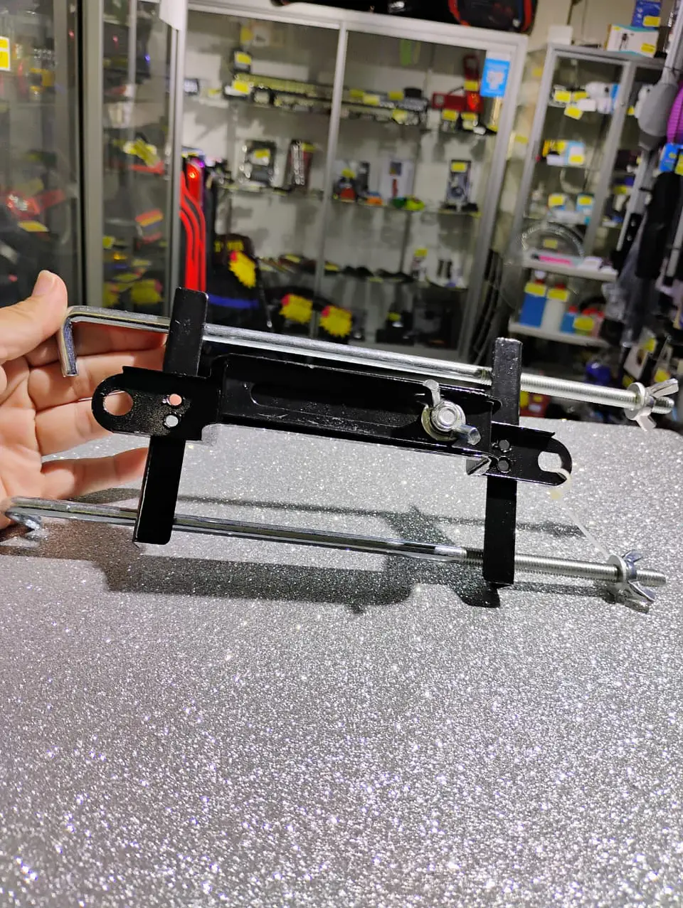 Soporte sujetador de batería barra transversal ajustable para autos 4