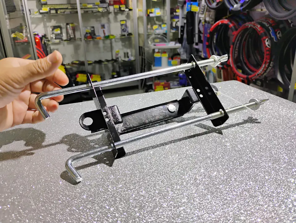 Soporte sujetador de batería barra transversal ajustable para autos 5