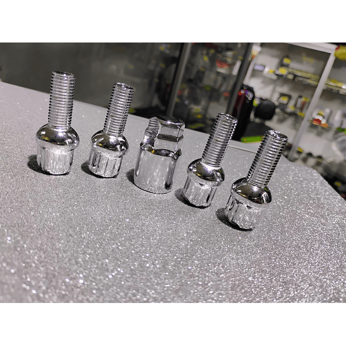  Juego 4 pernos  de seguridad con 1 llave de acero color plata para llantas 2