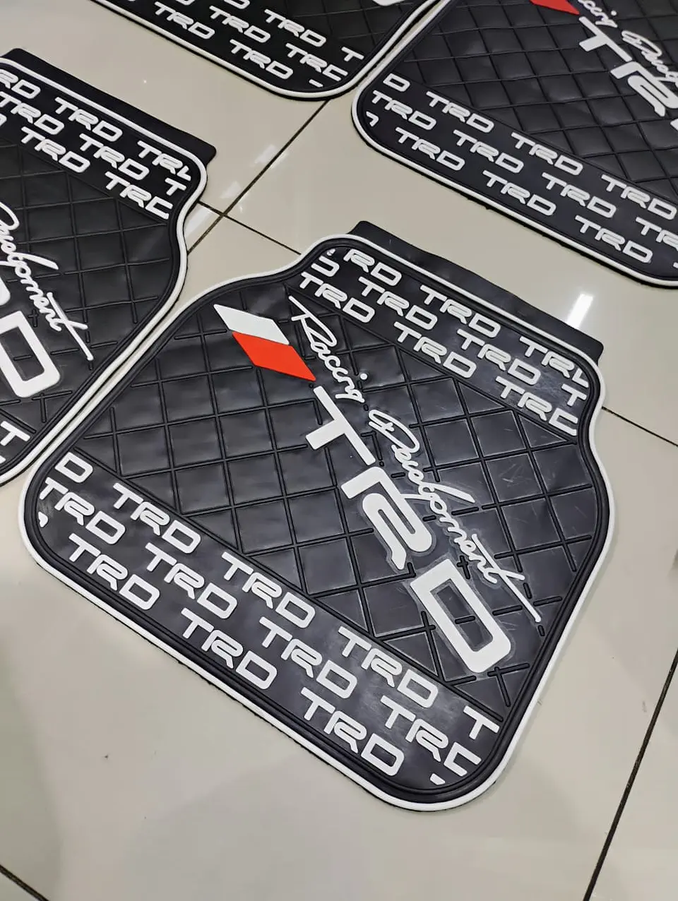 Set pisos alfombras de goma tunning TRD 4pzs - Negro/Blanco 8