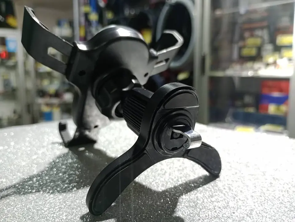 Soporte de teléfono smartphones con clip anticaidas uso en 6