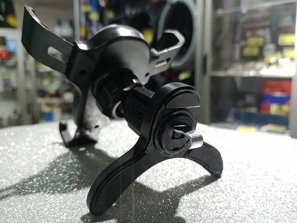 Soporte de teléfono smartphones con clip anticaidas uso en 9