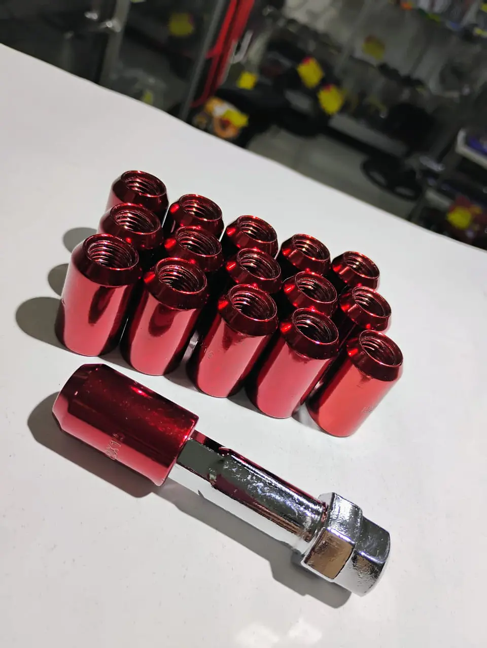 Set tuercas de seguridad 16 piezas 32mm - Rojo 10