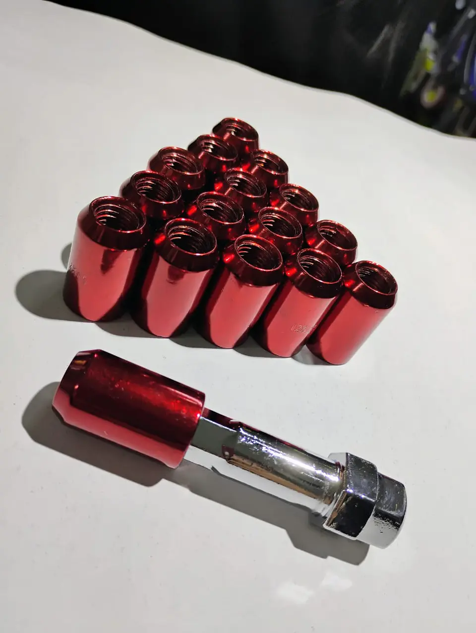Set tuercas de seguridad 16 piezas 32mm - Rojo 13