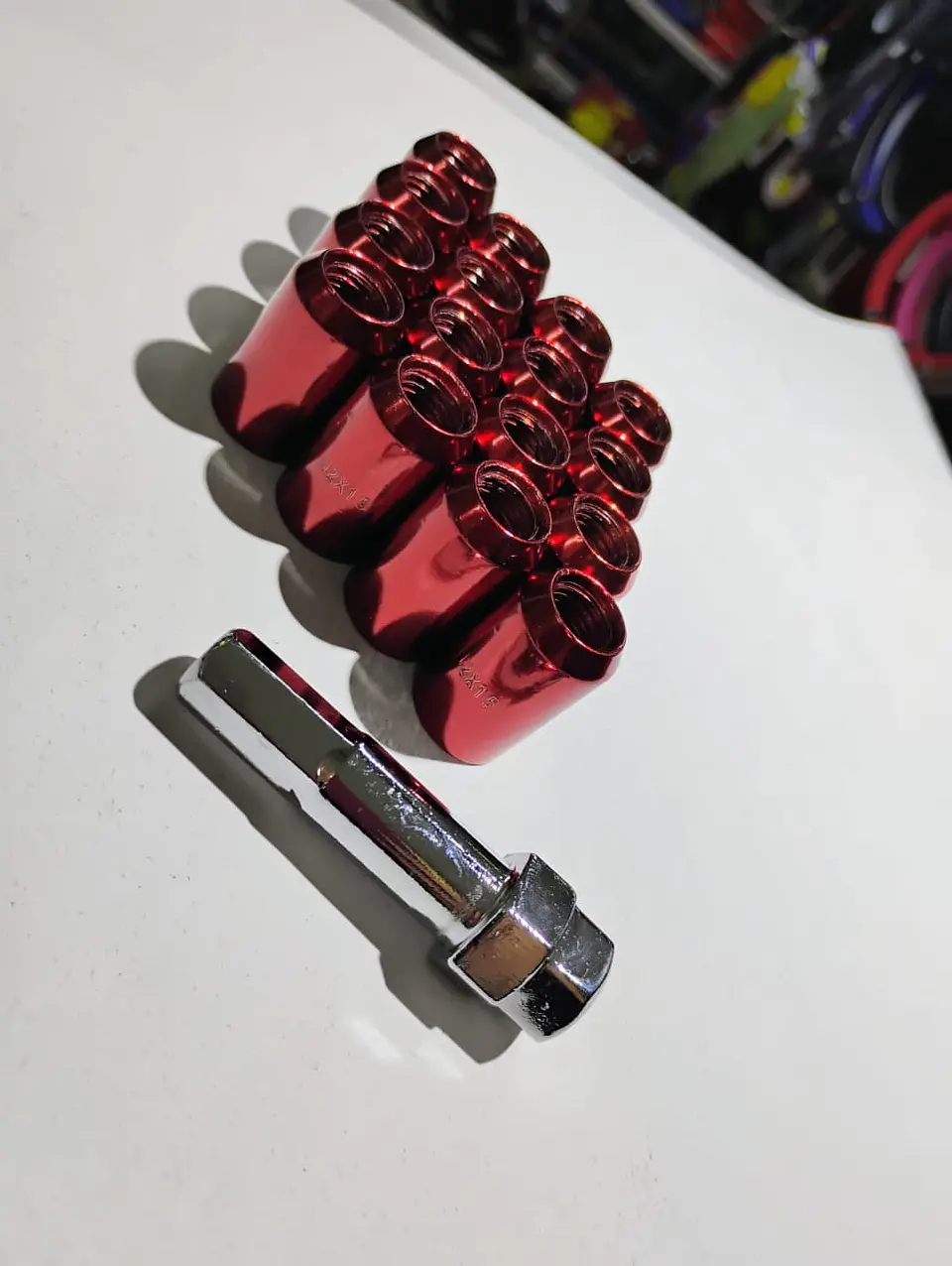 Set tuercas de seguridad 16 piezas 32mm - Rojo 14