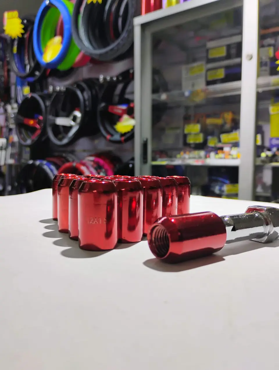 Set tuercas de seguridad 16 piezas 32mm - Rojo 15