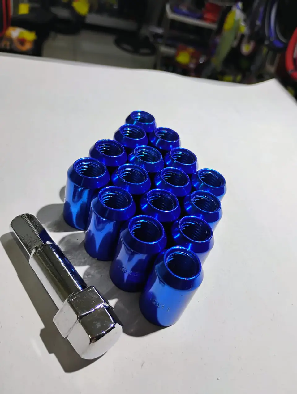 Set tuercas de seguridad 16 piezas 32mm - Azul 4