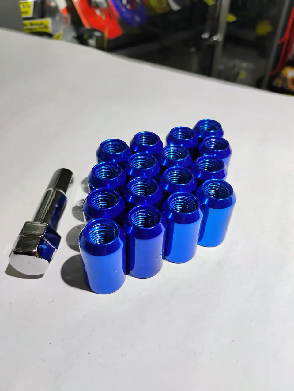 Set tuercas de seguridad 16 piezas 32mm - Azul 9
