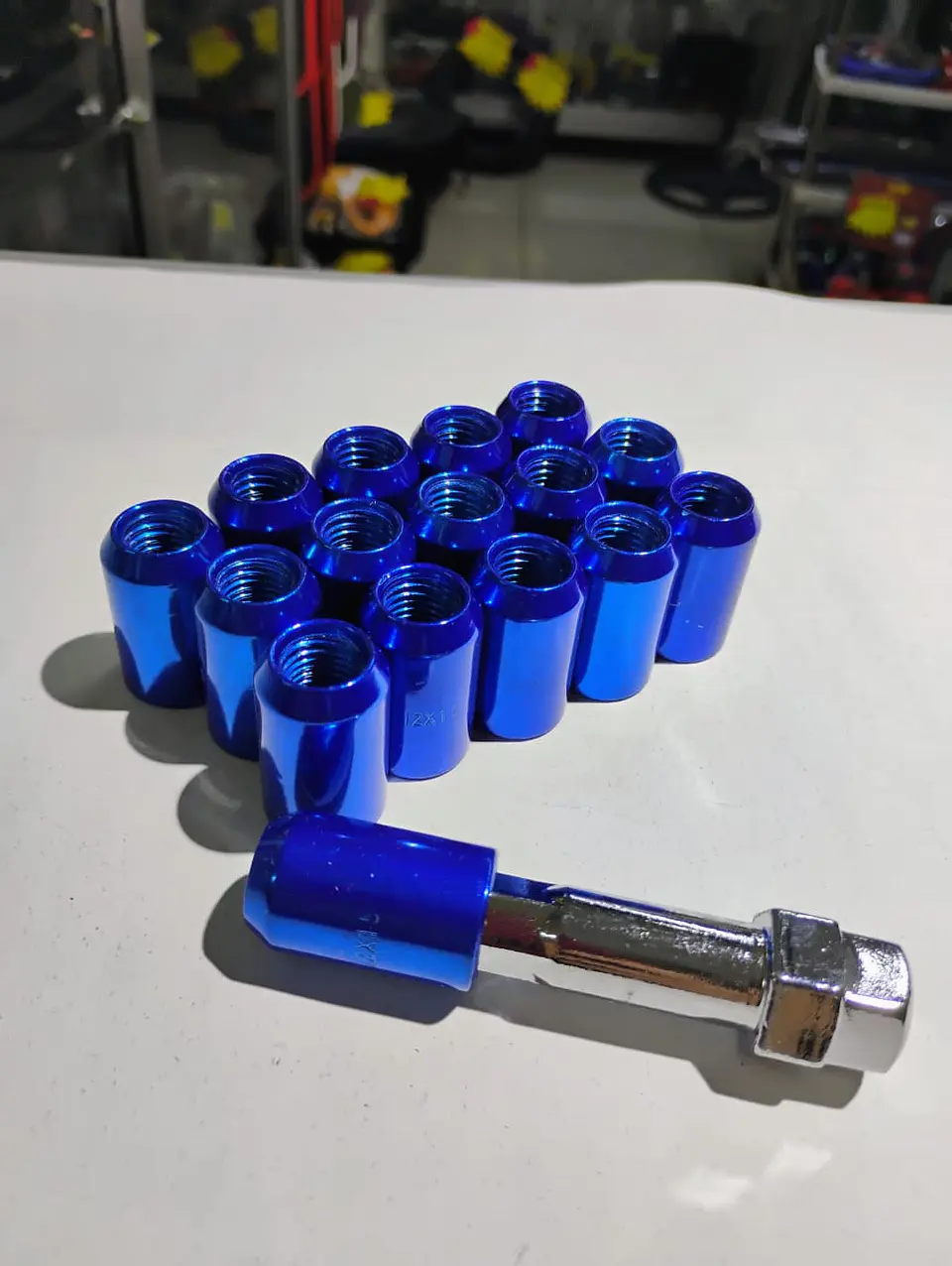 Set tuercas de seguridad 16 piezas 32mm - Azul 12