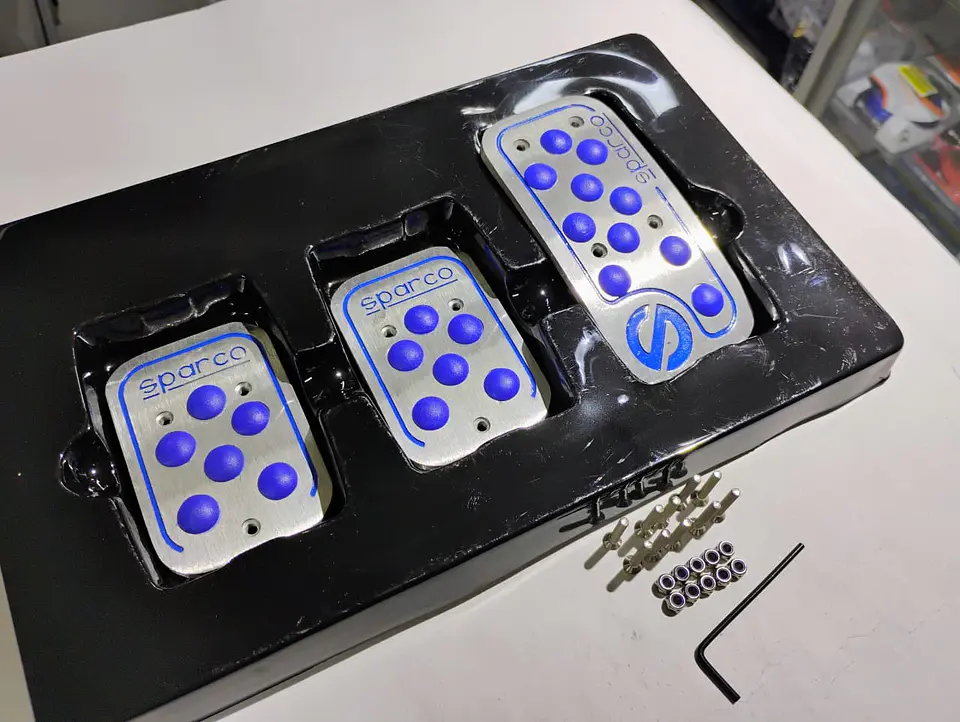 Set cubre pedales Sparco, 3pzs aluminio - Cromado/Azul 16