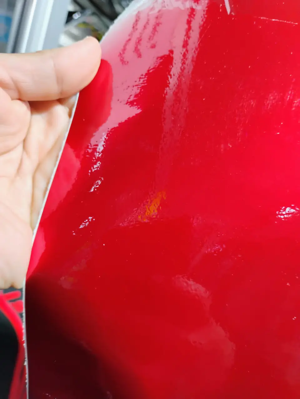Papel vinilo adhesivo decorativo para wrapping de autos rojo candi 20