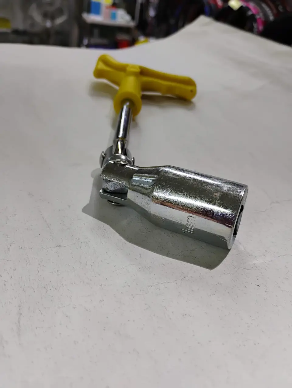 Llave herramienta extractor saca bujias - barra T 3/8 mango 4