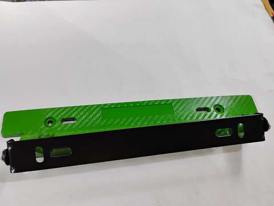 Porta placa patente fibra de carbono - VERDE 4